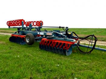 Trailed x-offset disc harrow "Master"